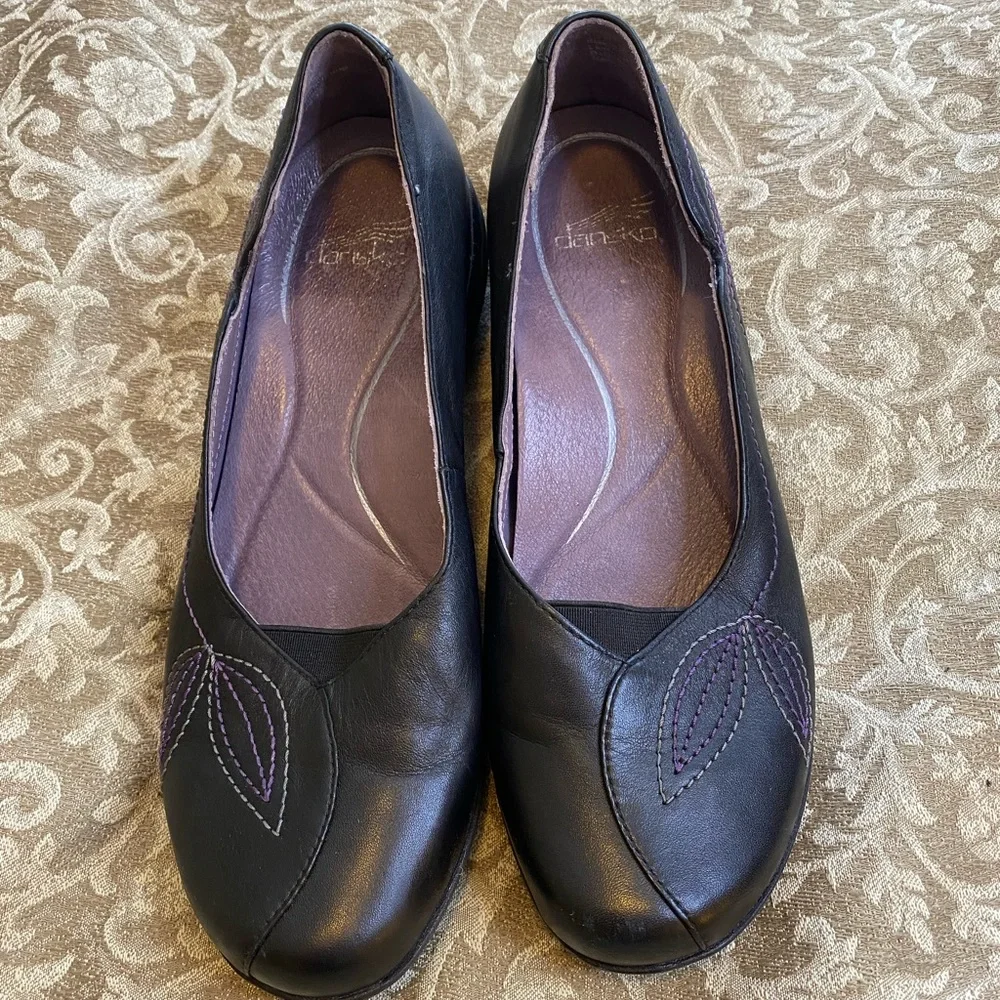 Dansko Black Flats 39 - Picture 1 of 7